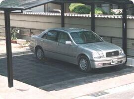 garage with car